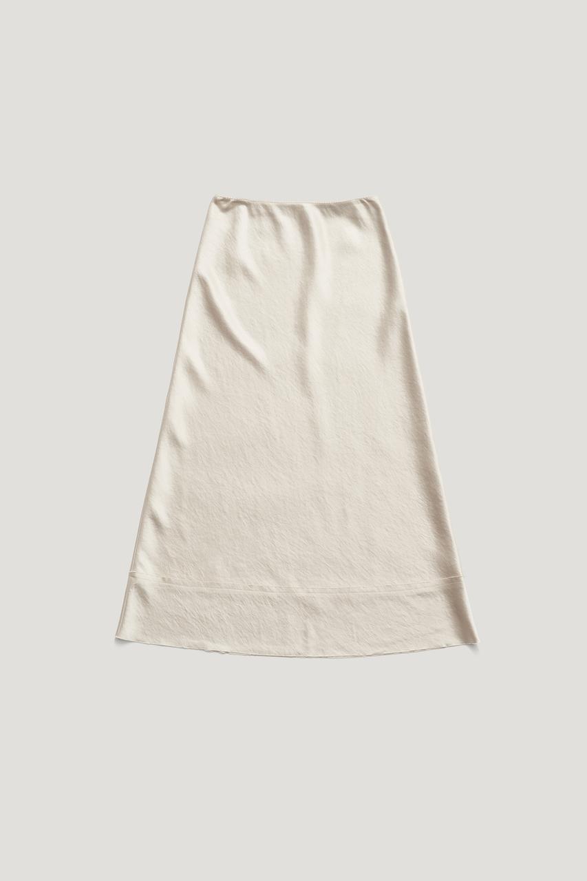 [02/27 PM20:10 1st reorder] LEAF SATINE SKIRT_IVORY / ₩136,000