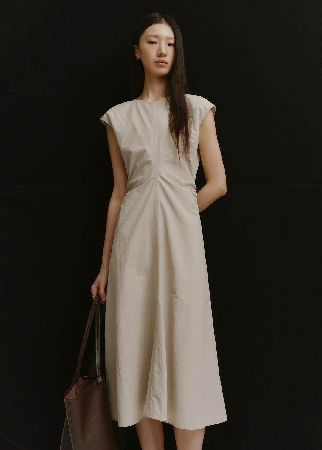 니아 사이드 셔링 드레스