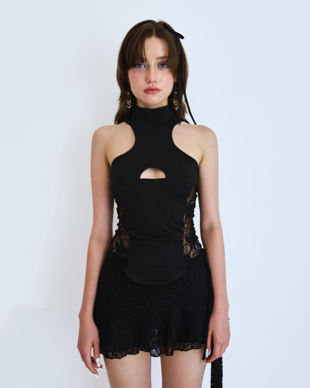 CENTER HOLE HALTER NECK SLEEVELESS [BLACK]