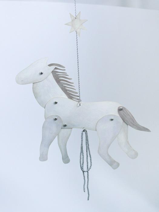 [Nightail] A White Horse Paper Mobile
