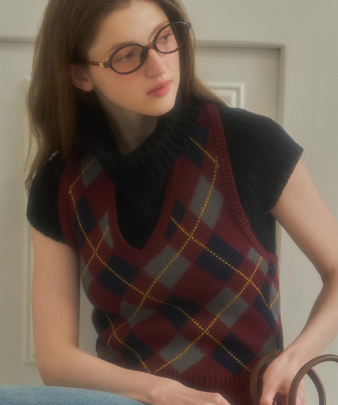 레터프롬문 [아이브 안유진, 태연 착용] 홀터넥 아가일 울 베스트 ( 2 colors )