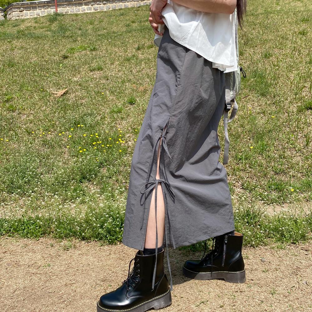 어썸모어 호스트 슬릿 나일론 롱스커트