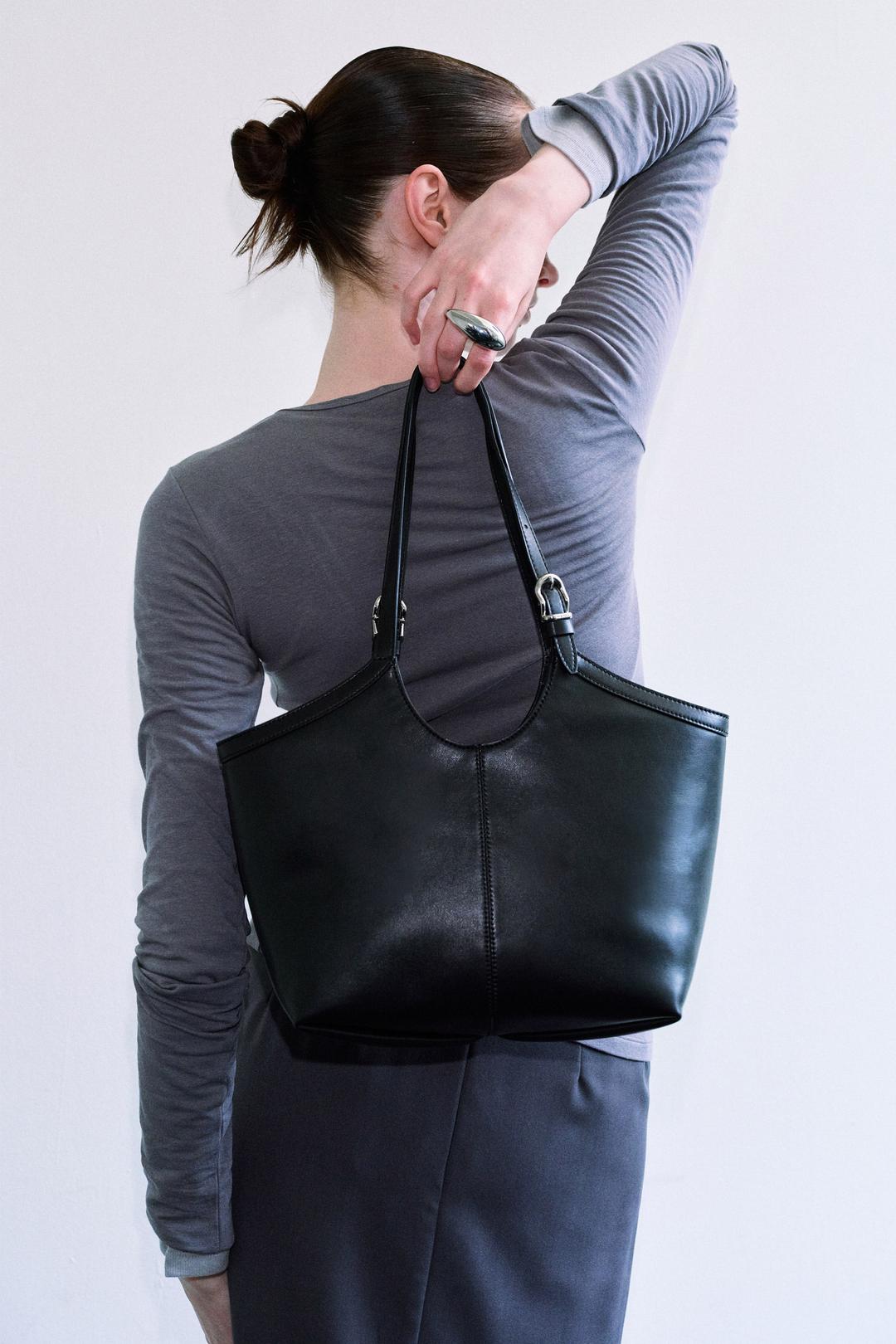 REV tote Medium A001-10
