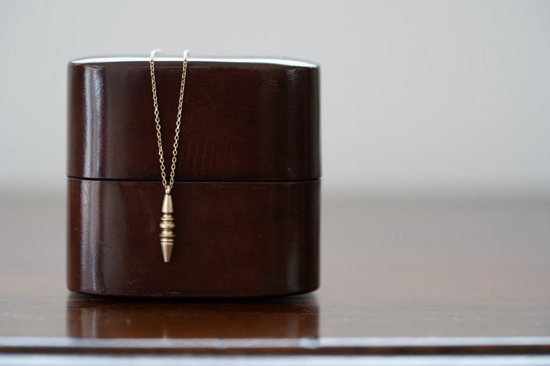 콜론느 반원통 목걸이