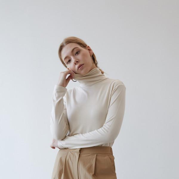 7차 Reorder] Cozy-fuzzy turtleneck t-shirts ; cream beige