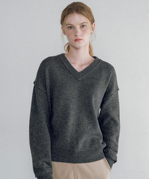 KN4266 컷아웃 브이넥 니트_Charcoal