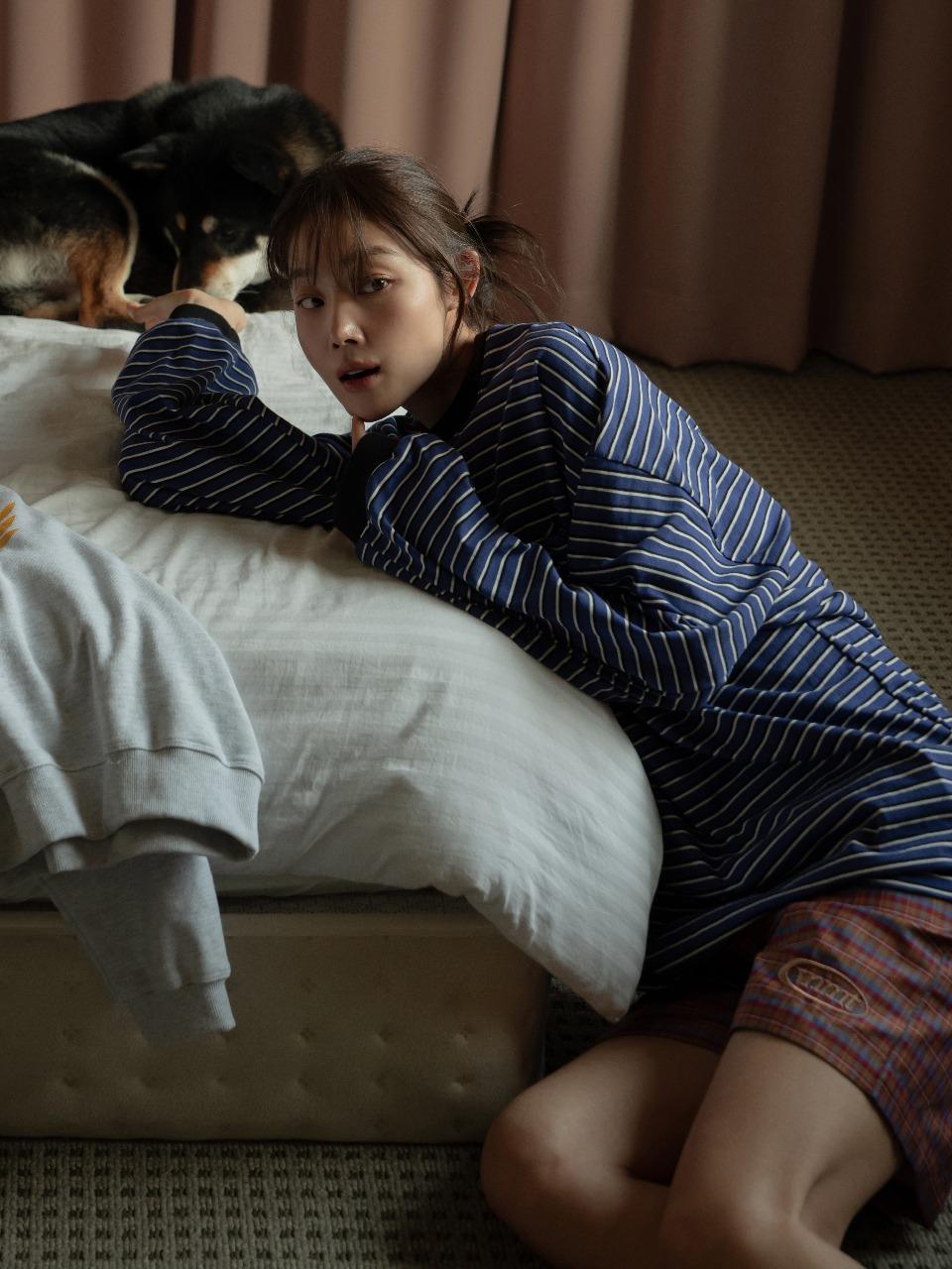 [1차 02/14 2차 02/21 예약배송][윈터 착용] Pocket stripe supersize long sleeve t-shirt_navy