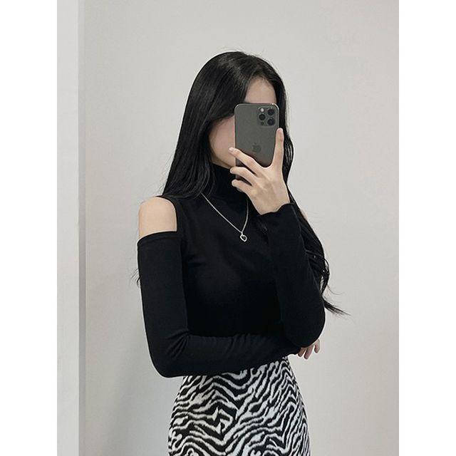 [포인트룩] 유니크  숄더 트임 터틀넥 목폴라 티셔츠_디데이걸