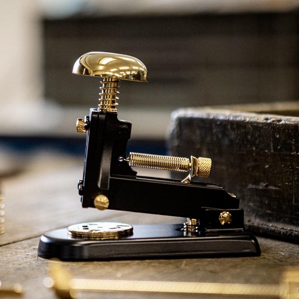 El Casco Stapler Small - Gold and Black
