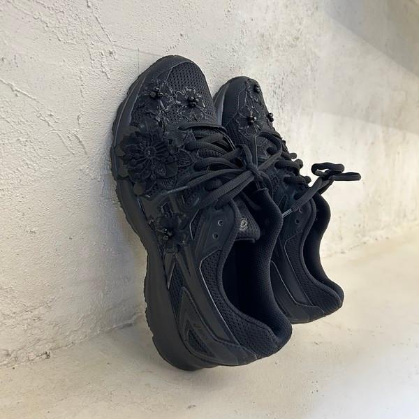 Real Black Sneakers (Custom Kit)