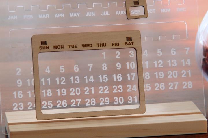 매해 쓰는 만년 달력(미송) 원목 탁상 캘린더 스케줄러