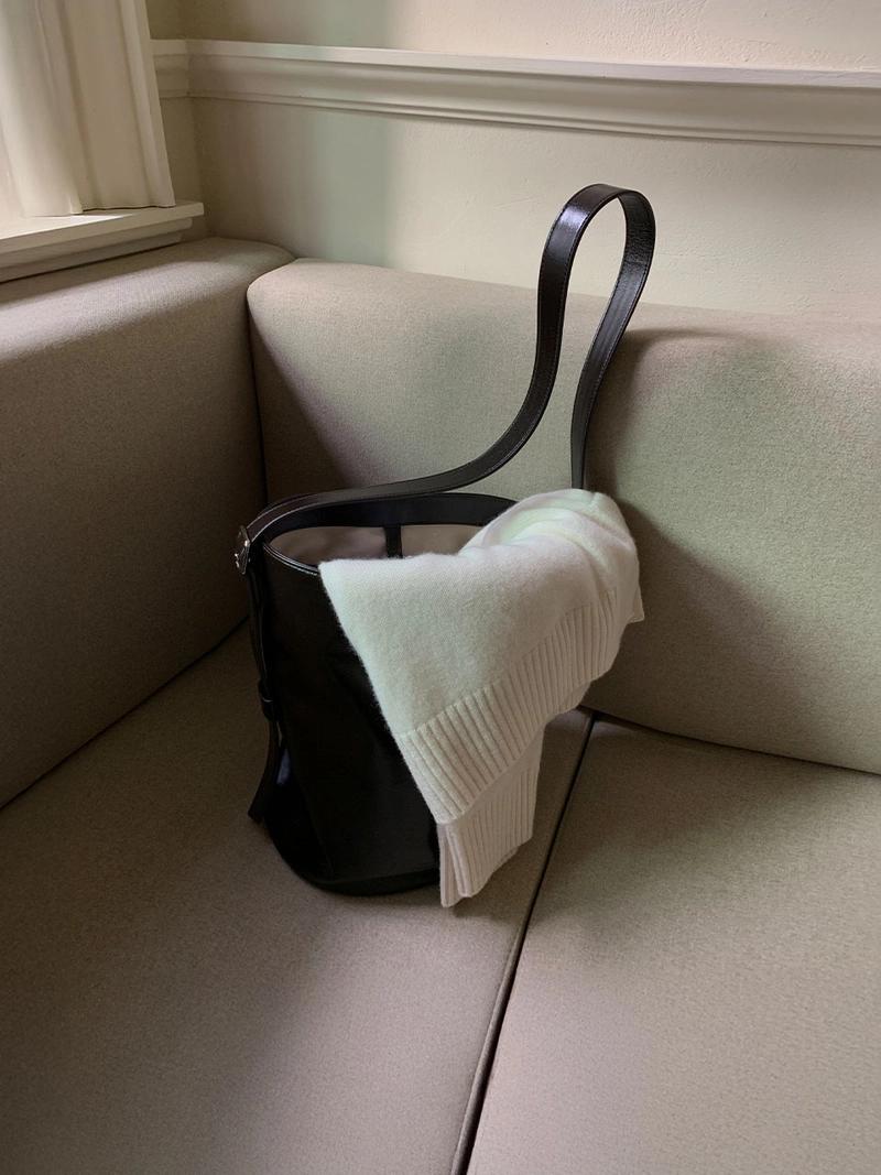 ARTID - [예약배송 4/1일] 풀업 레더 버킷백_DARK BROWN