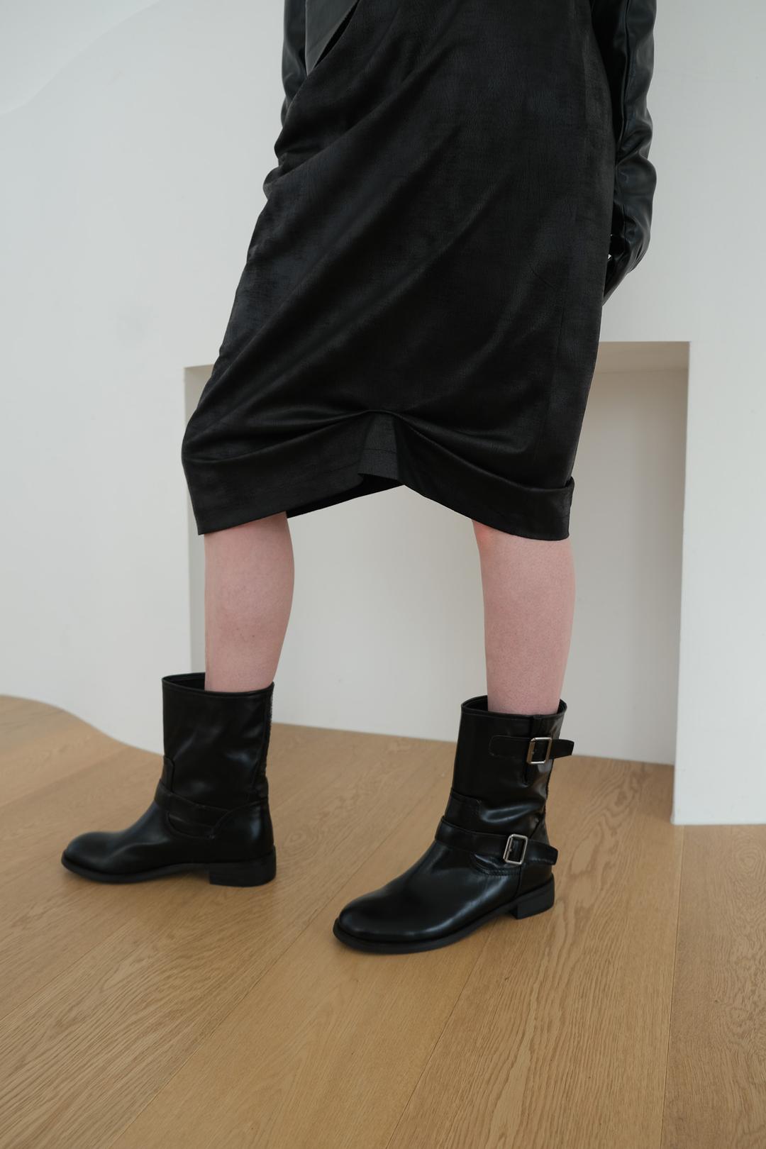 BUCKLE MIDDLE BOOTS BLACK