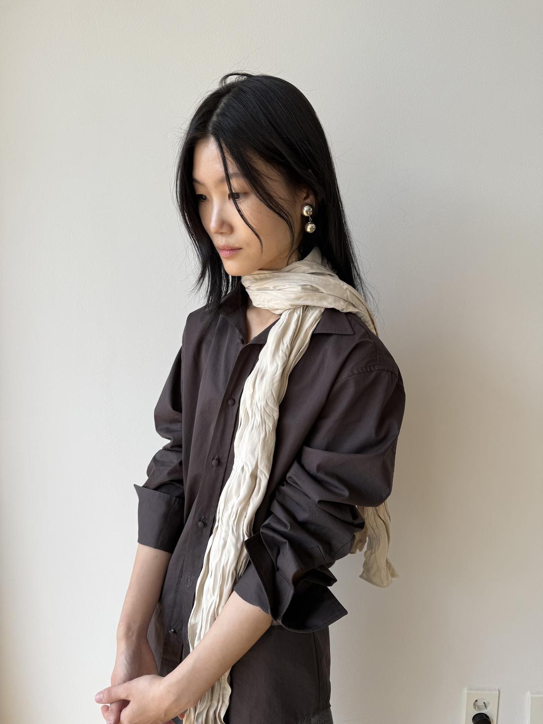 Cuff slim shirt (charcoal brown)