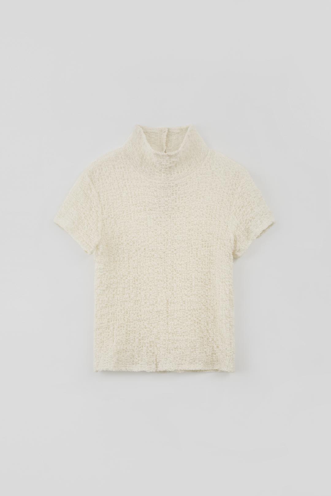 Crinkle Back-Open Turtleneck Top_Cream
