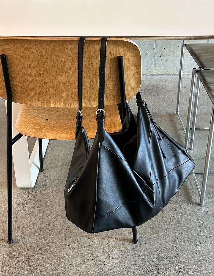 르에브 Leather big shoulder bag
