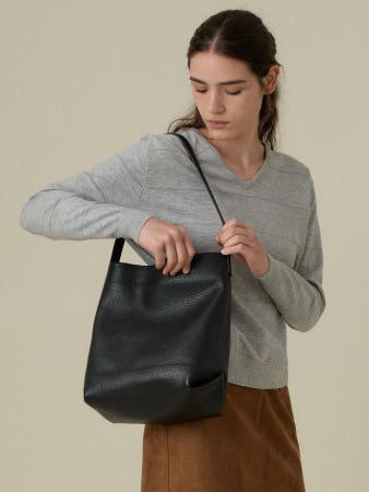이런 상품 어때요? [망고매니플리즈] ALITA LEATHER BAG_BLACK