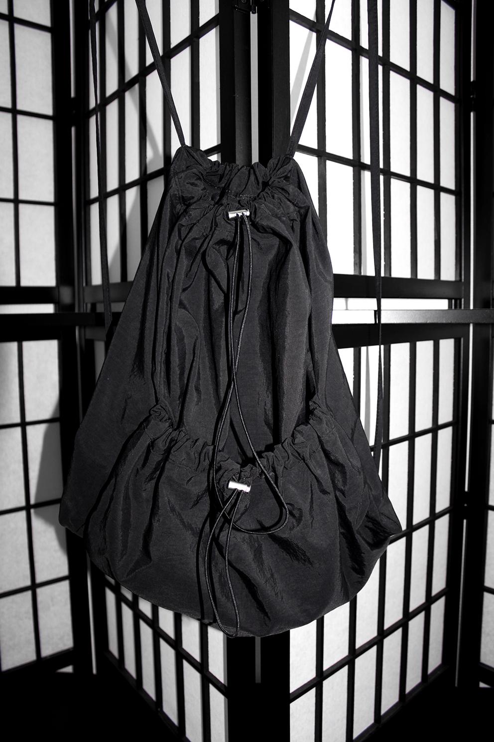 美愛桃源 Nylon String Backpack (Black/White)
