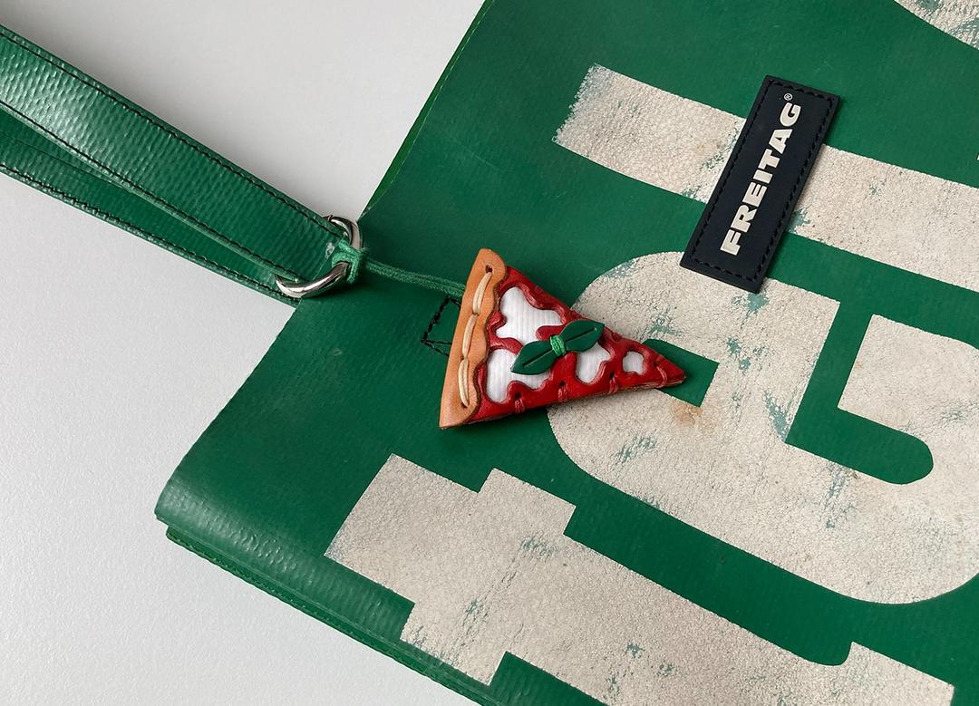 leather key holder&charm_pizza