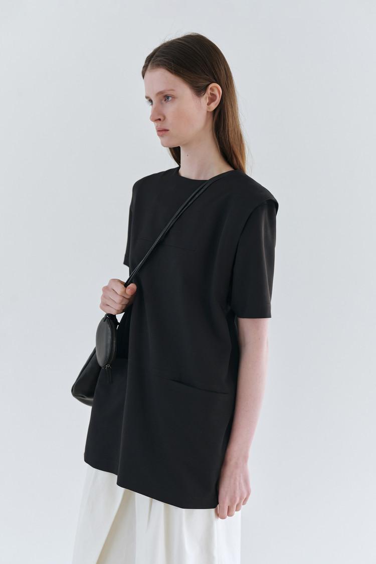 dart line blouse (black)