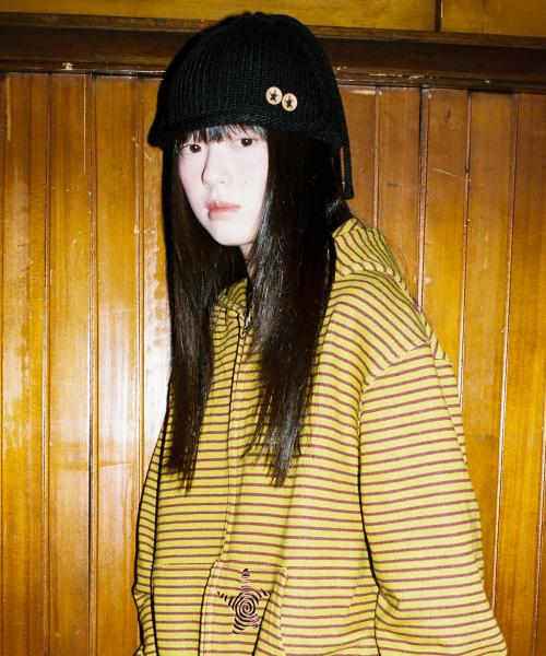 트위스터 스타 버튼 이어플랩 비니 - 블랙