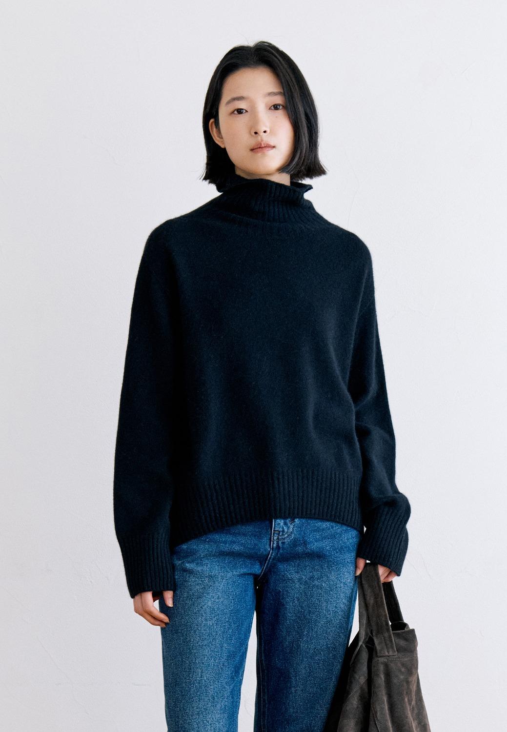 RACCOON TURTLE NECK WHOLEGARMENT KNIT - BLACK