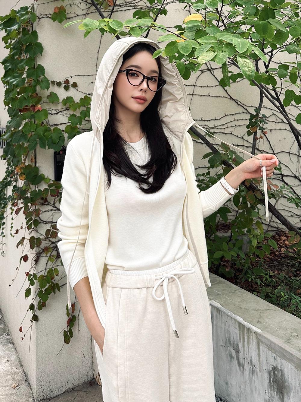 노멀 라운드 반팔 니트