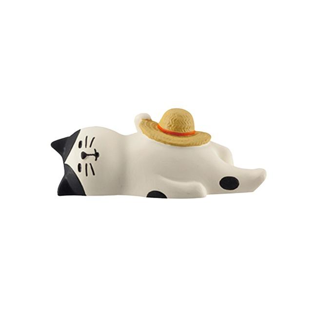 데팡스 콘콤브레 여행 낮잠밀짚모자고양이