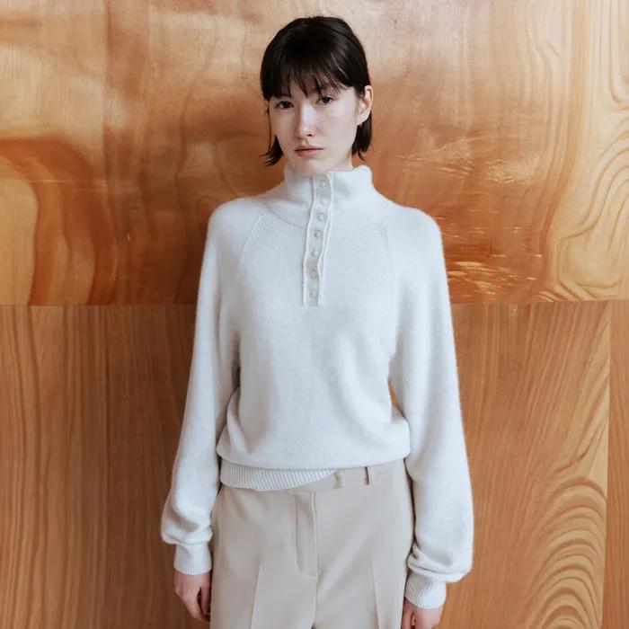 MERINO WOOL BLEND BUTTON UP SEAMLESS KNIT TOP - OAT GREY