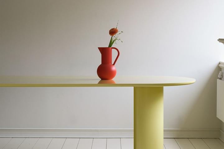 COLOR ROUND DINING TABLE