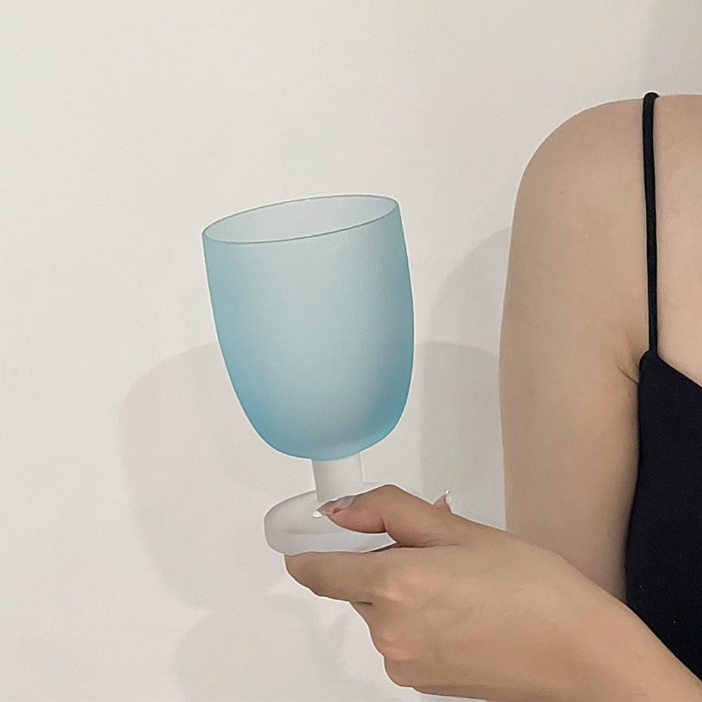 스크럽 블루 유리컵 1p 레드/화이트와인 샴페인 홈파티 홈카페 테이블웨어 플레이팅 기념일 친구선물 집꾸미기 고블렛 음료 칵테일 과일주스 집들이 손님대접 요거트