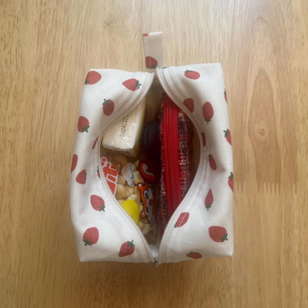 [bakha] strawberry yogurt pouch | 딸기 요거트 파우치