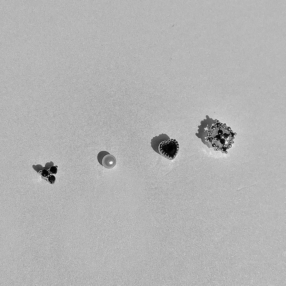 [무료배송/피어싱세트] 써지컬 쁘띠 블랙 미니미 플라워 하트 피어싱 세트 (귀걸이가능)