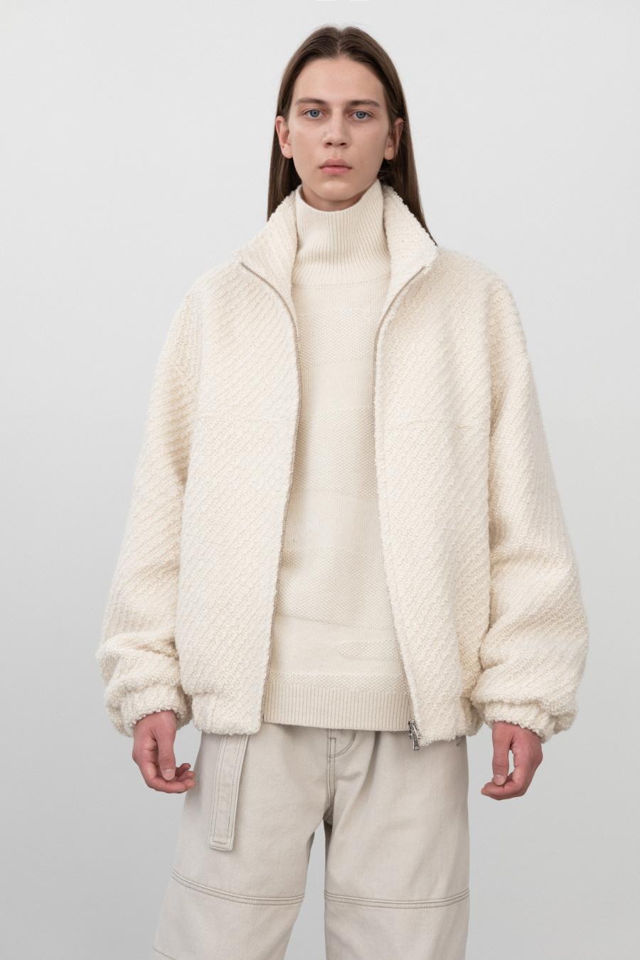 BELLUCCI 자카드 하이넥 푸퍼 점퍼 CREAM