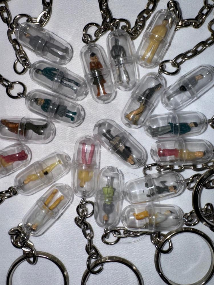 [중고] Vintage keychain Unimportant peoples 빈티지키링 키홀더 열쇠고리 (랜덤 1)