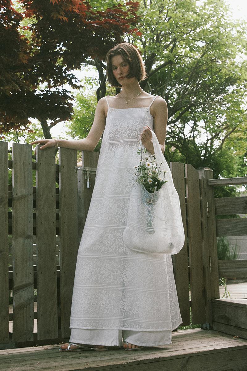 Puree Lace Sleeveless One-piece (white)