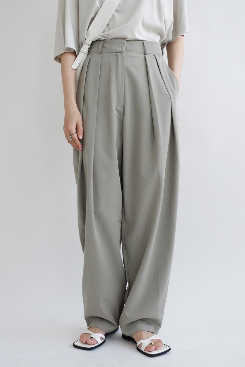 Pin-tuck dart slacks