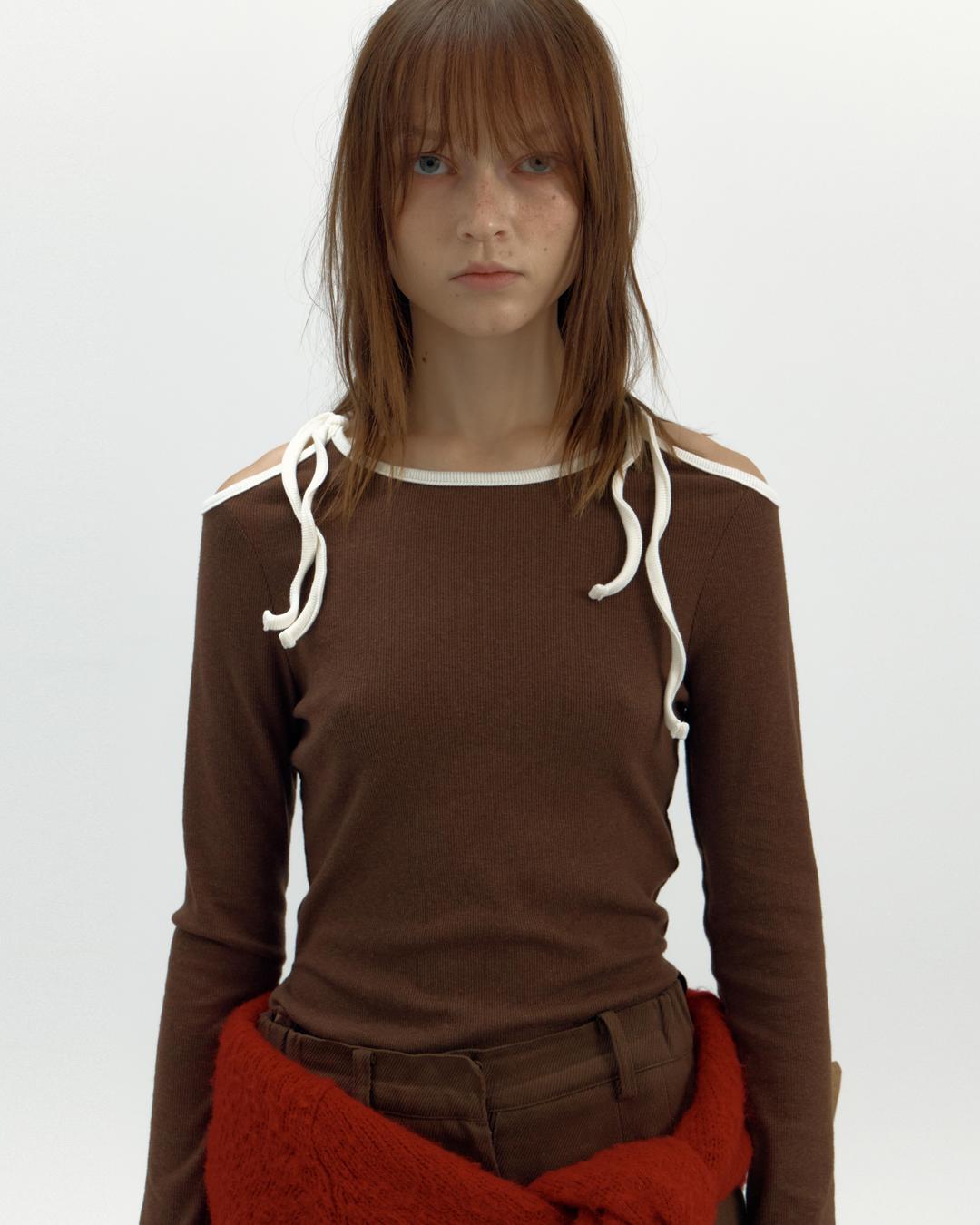 [2 COLOR] RIBBON SLEEVE CUTOUT T-SHIRT_ BROWN