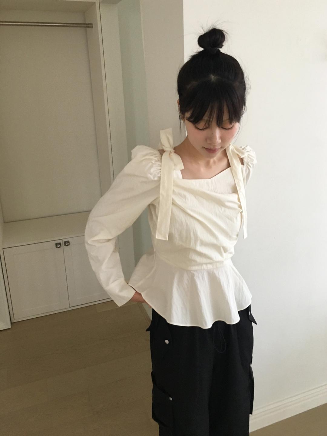노비야카 Ribbon wrap blouse (cream, black)