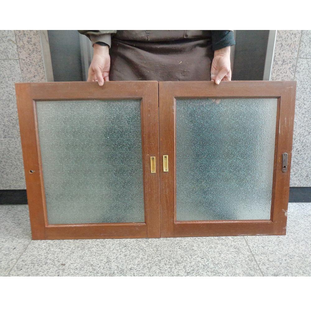 중고 찬장문 방문창문 문짝 한쌍  60X52 옛날문짝