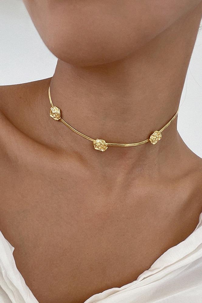 [아르테미스 최리 착용] TRIPLE FLOWER NECKLACE (2colors) AN2240019