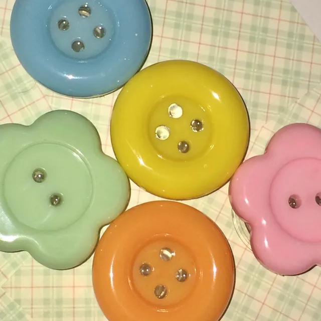 [handmade]🙄할머니니트에서 뜯어온 단추스마트톡🤍(맥세이프)