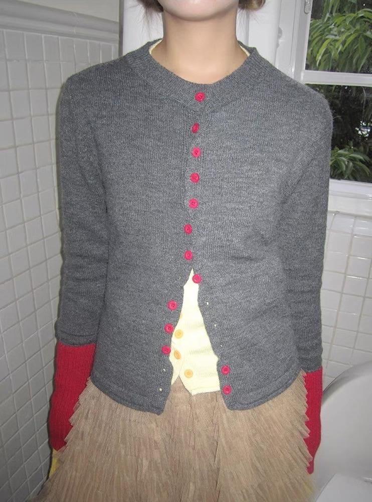 Red point gray cardigan / 레드 포인트 그레이 가디건