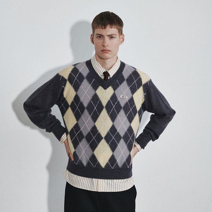 OLIVER ARGYLE V NECK KNIT (CHARCOAL)