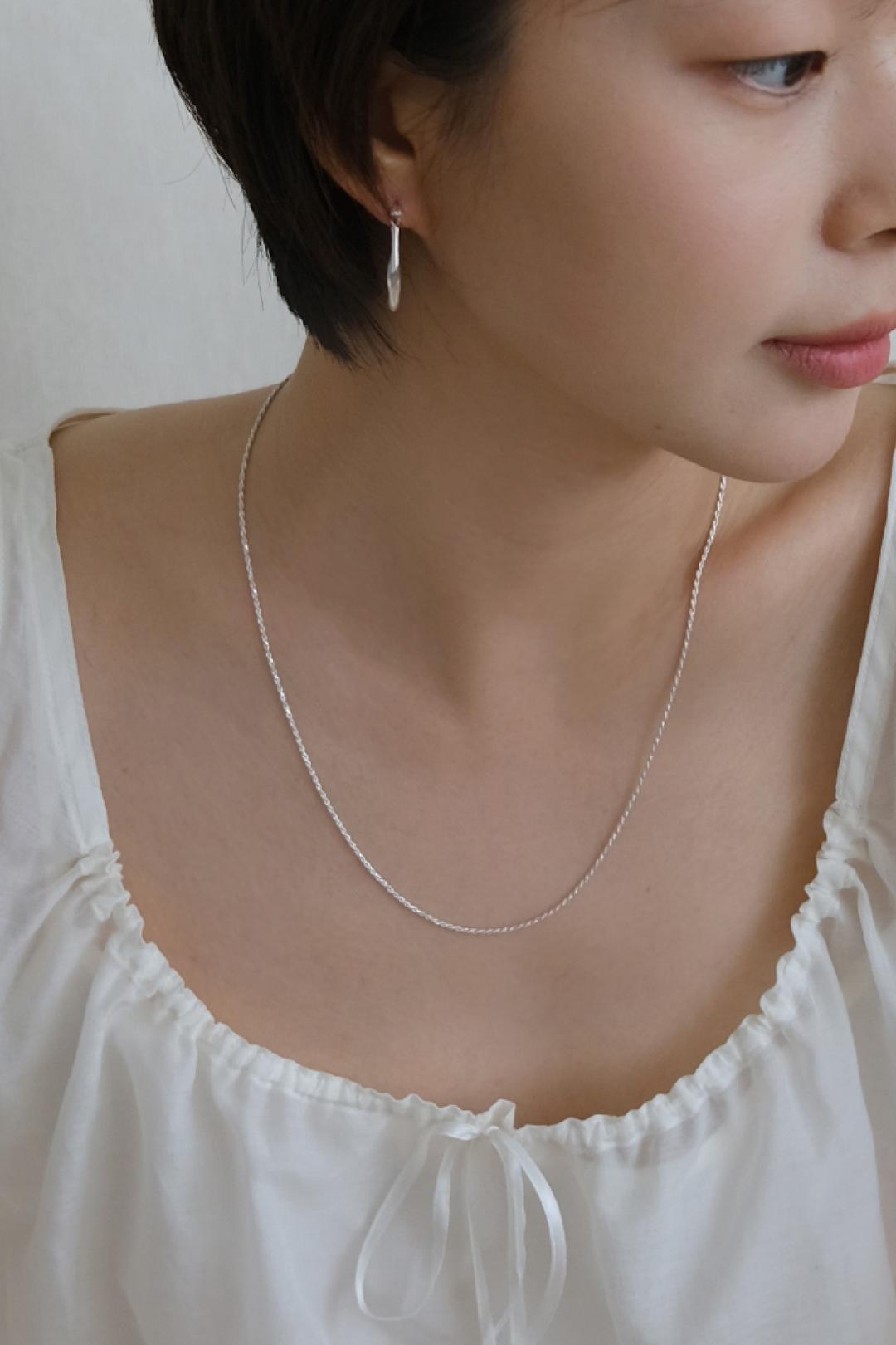 Leaf chain necklace