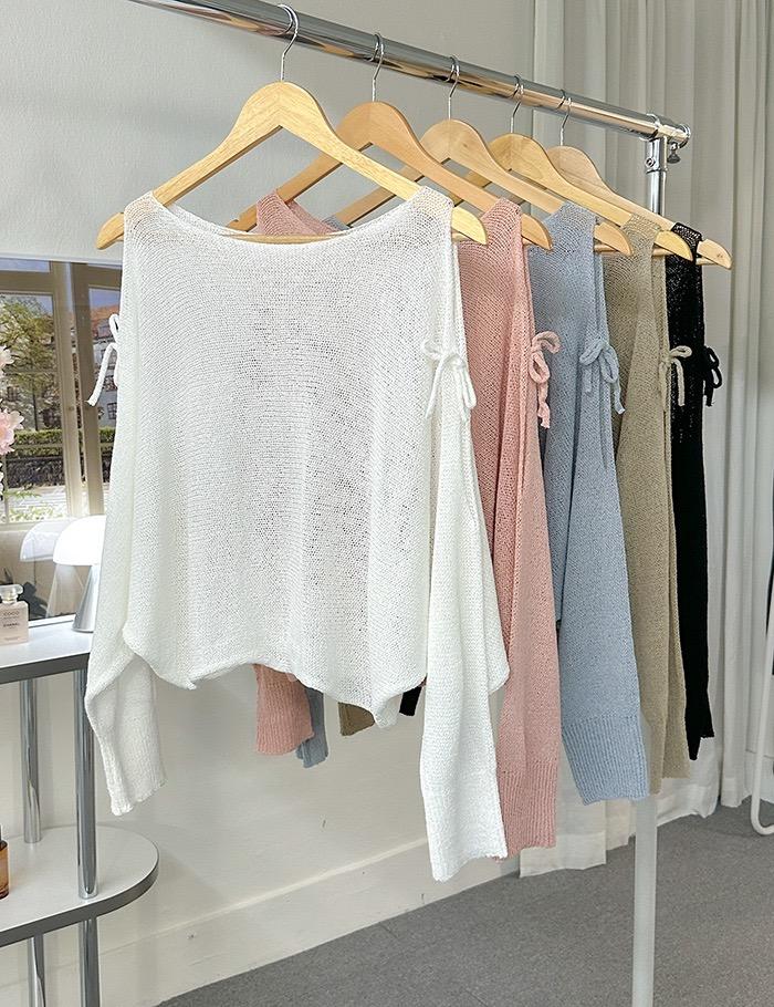 loose fit hole knitting top