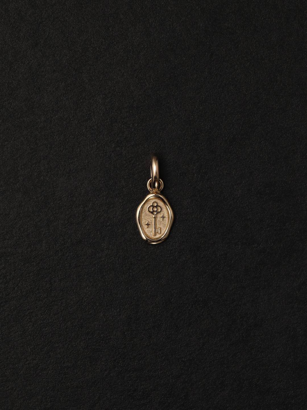oval wax seal pendant: key.