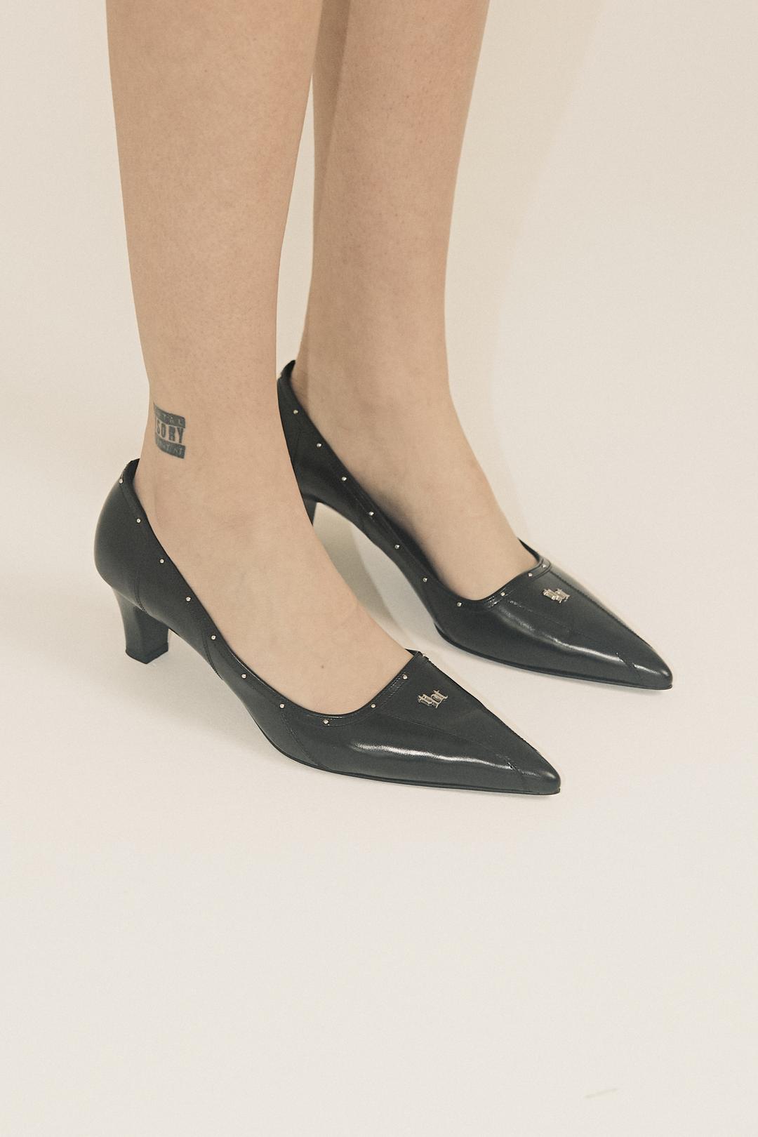 Classic logo pumps