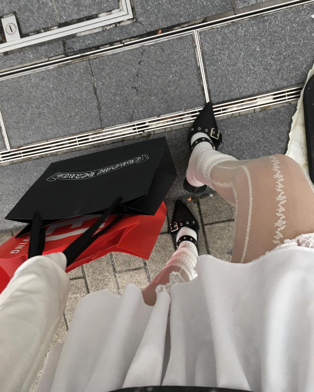 Eyelet heels
