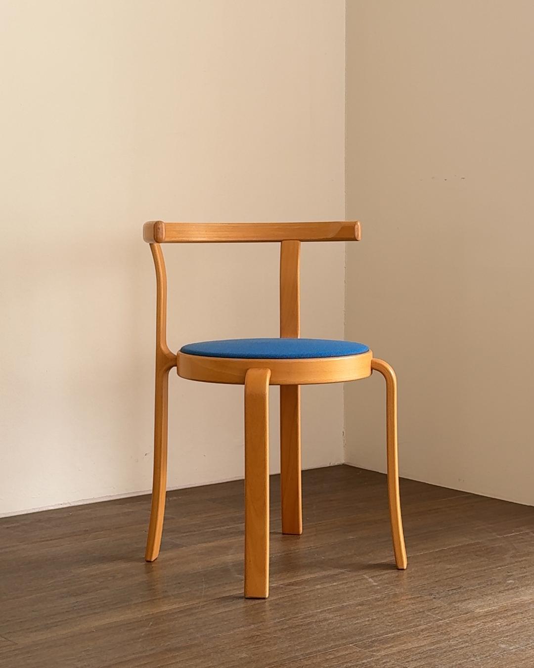 [Magnus Olesen] 8000 Series Chair - Blue Fabric